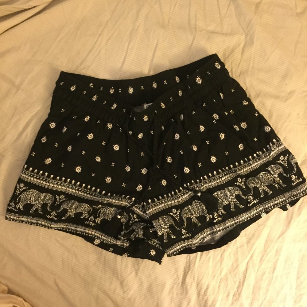 Women Old Navy black patterned shorts